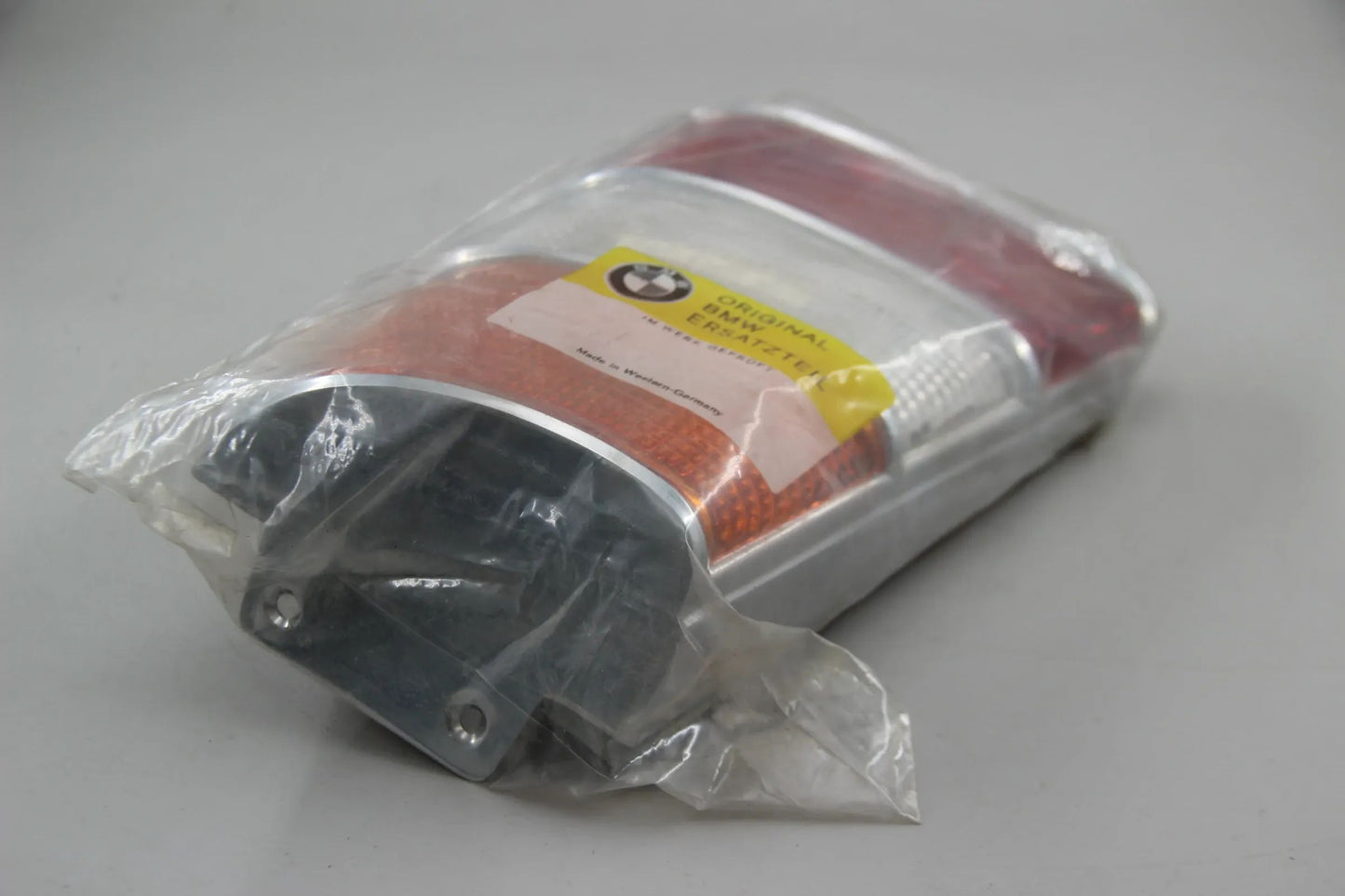 Original BMW NK 1800 4-Zyl Lichtscheibe rechts rot-weiss-gelb 63211353294