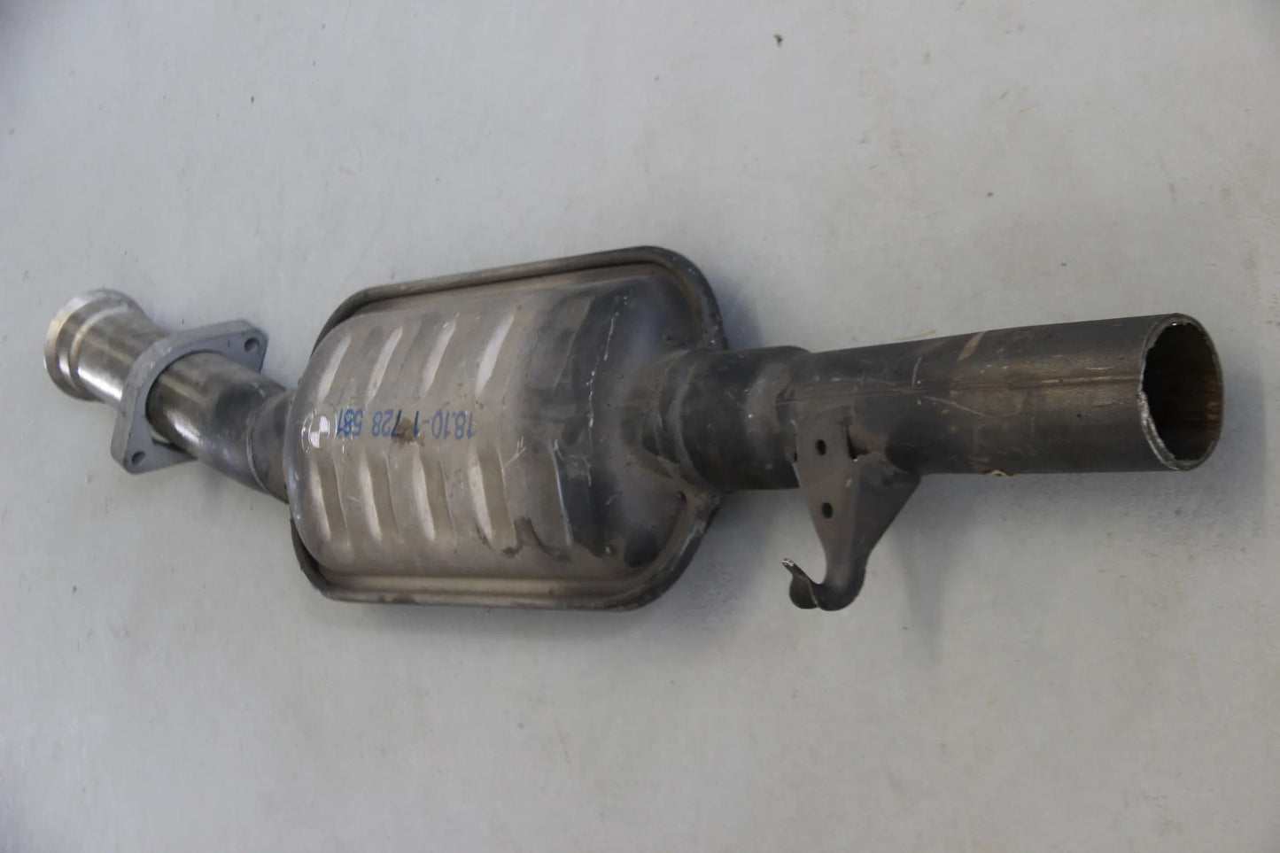 Original BMW E36 318i 318is M42 Nachschalldämpfer 18101728581