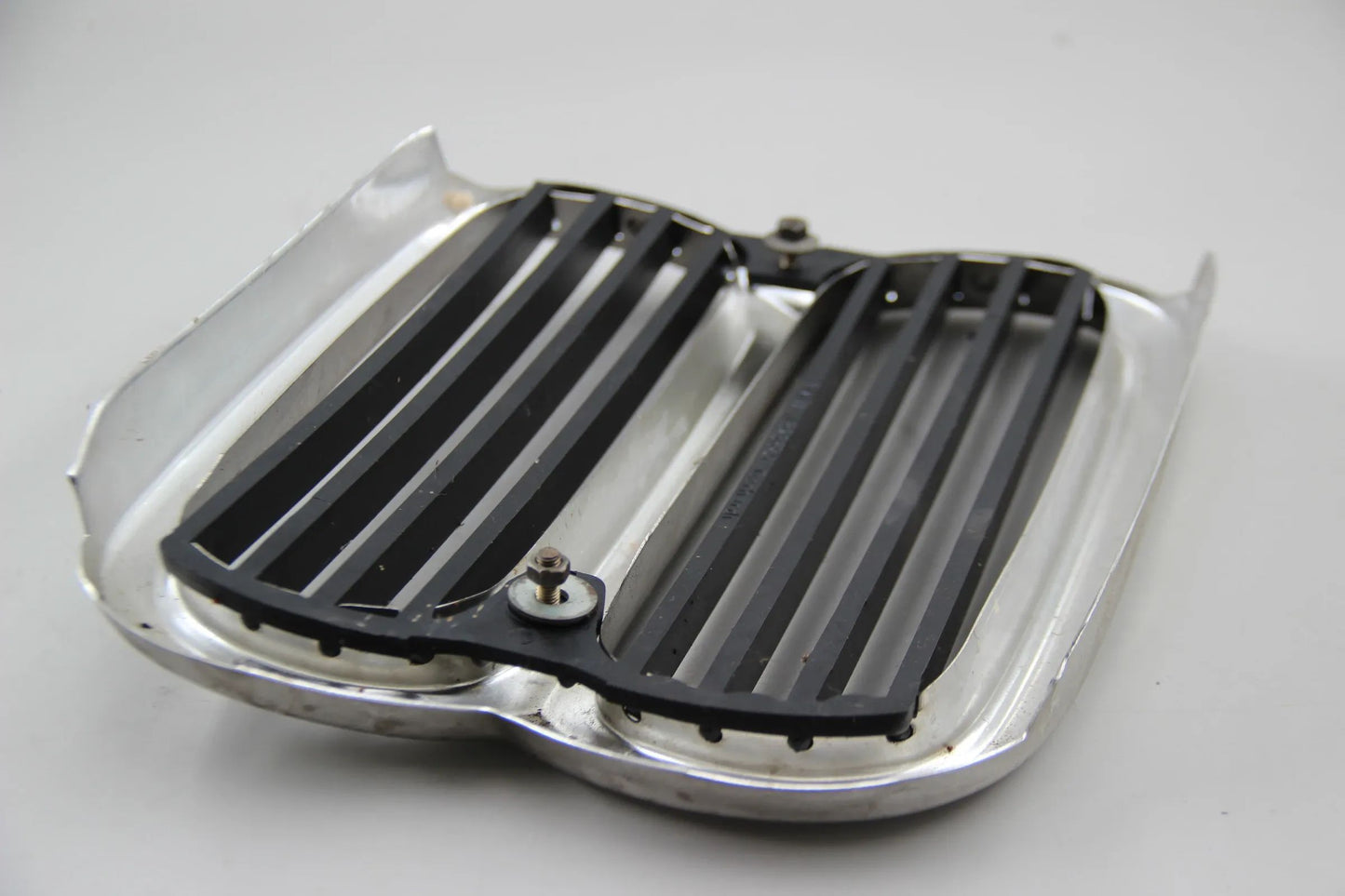 Orig. BMW E10 1502 1602 1802 2002 tii turbo Ziergitter Mitte Niere 51131826675