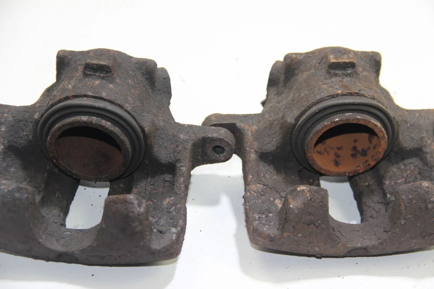 BMW Original E30 316 318 Bremssattel paar links und rechts Vorderachse