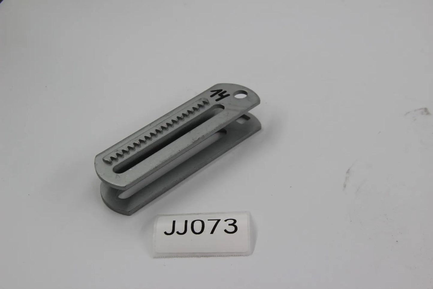 Original BMW E30 E28 E34 Spannlasche Generator Befestigungsteile 12311288416