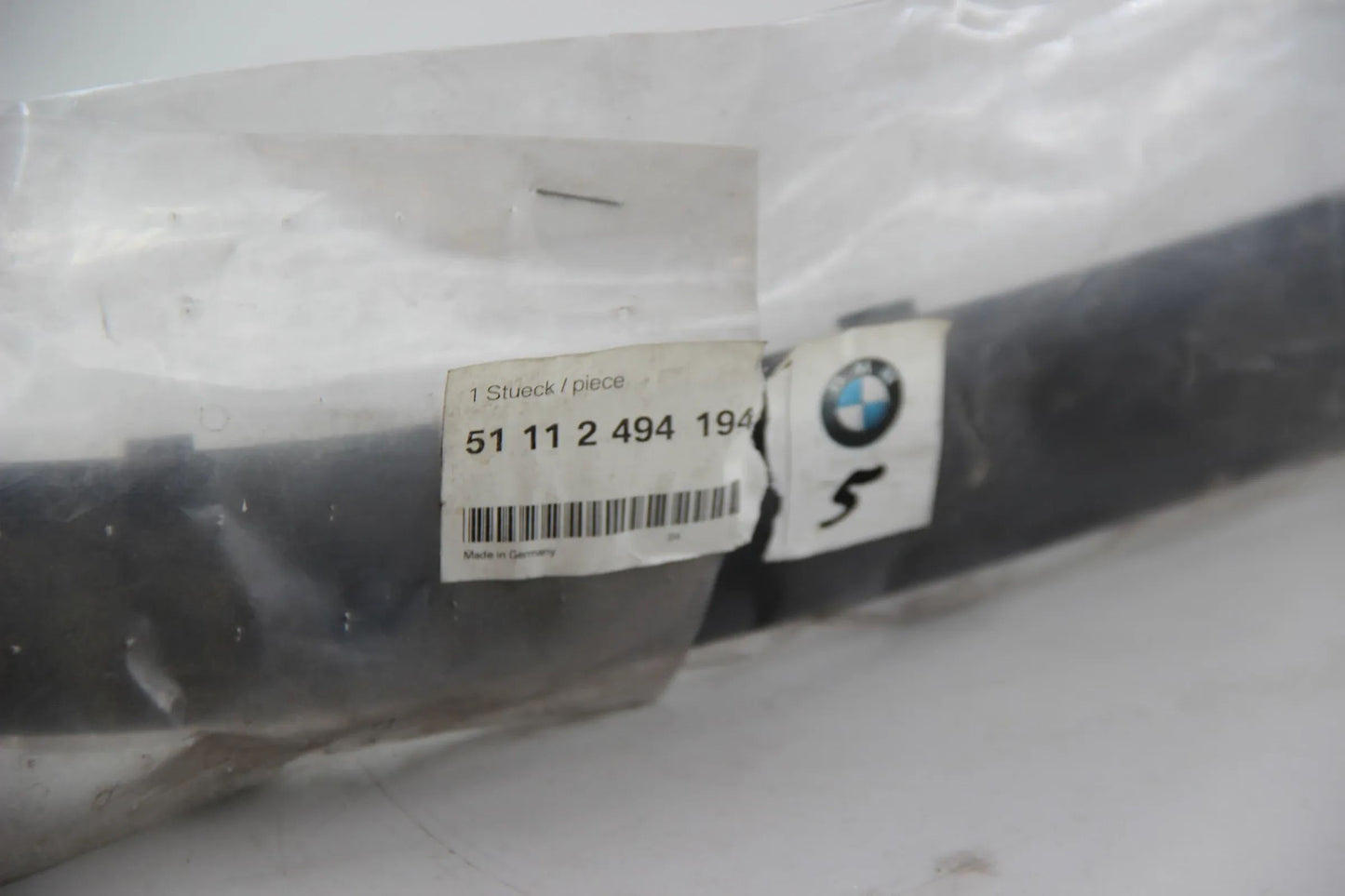 Original BMW E39 520i-540i M5 Limousine Stossleiste vorne rechts 51112494194