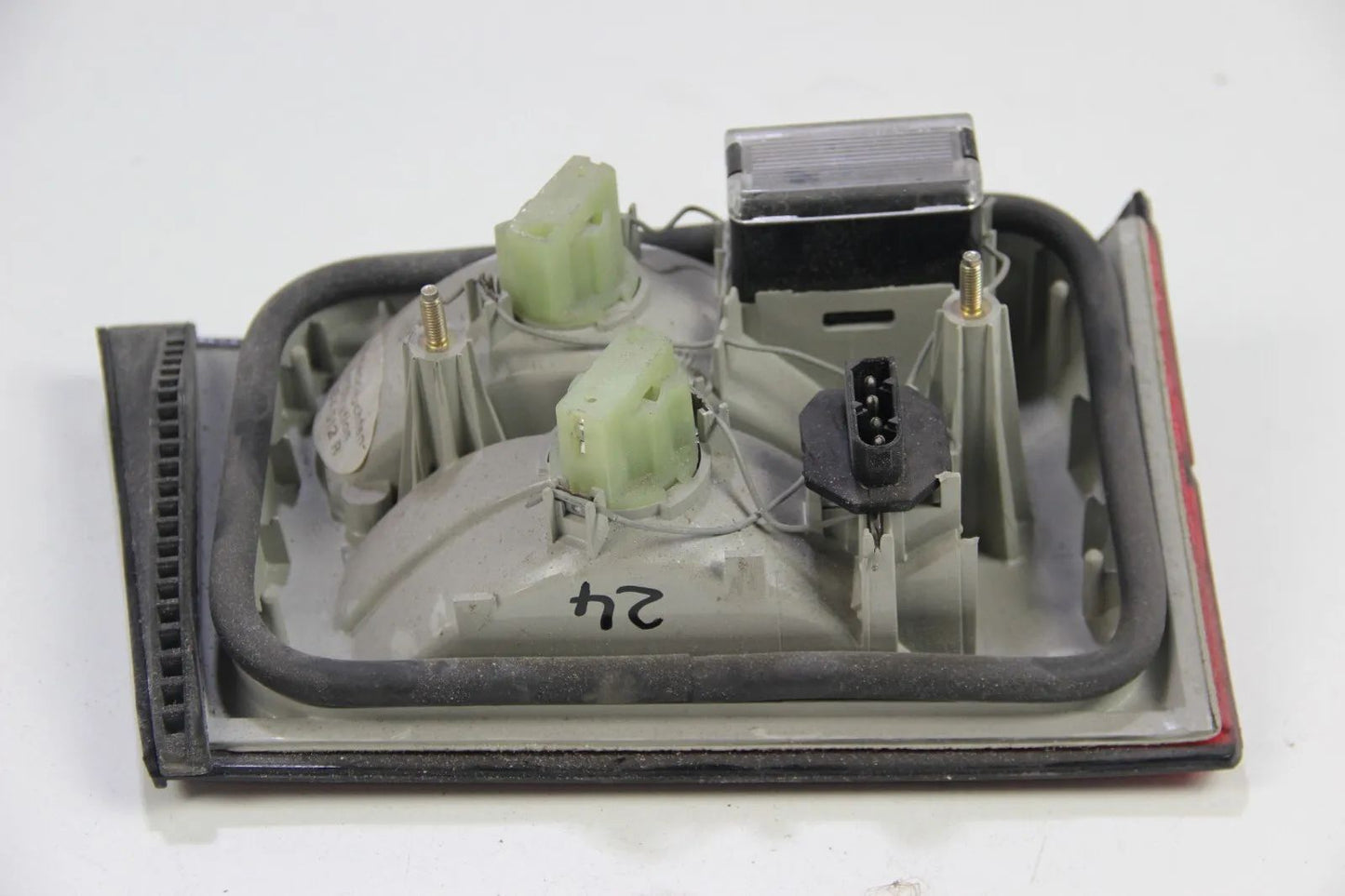 Original BMW E34 5er Rückleuchte innen rechts 1384012 Heckklappe 518i 520i 525i