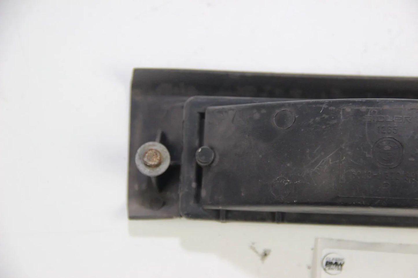 Original BMW E30 VFL 316i-325i Blinker Halterung ohne Scheibe Rechts 1370396