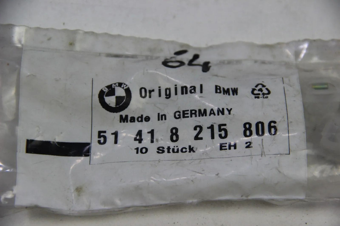 NEU Original BMW E90 E91 E93 Beil Scheibe Einsteckbefestiger 51418215806