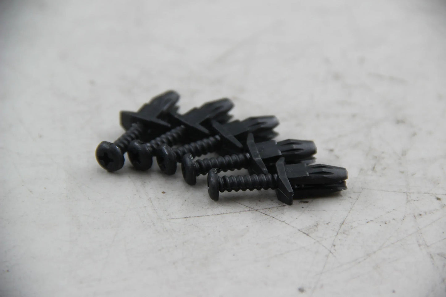 Original BMW E36 E28 E34 E39 E60 E63 E23 E32 E38 E65 E31 5x Klammer 51131885399