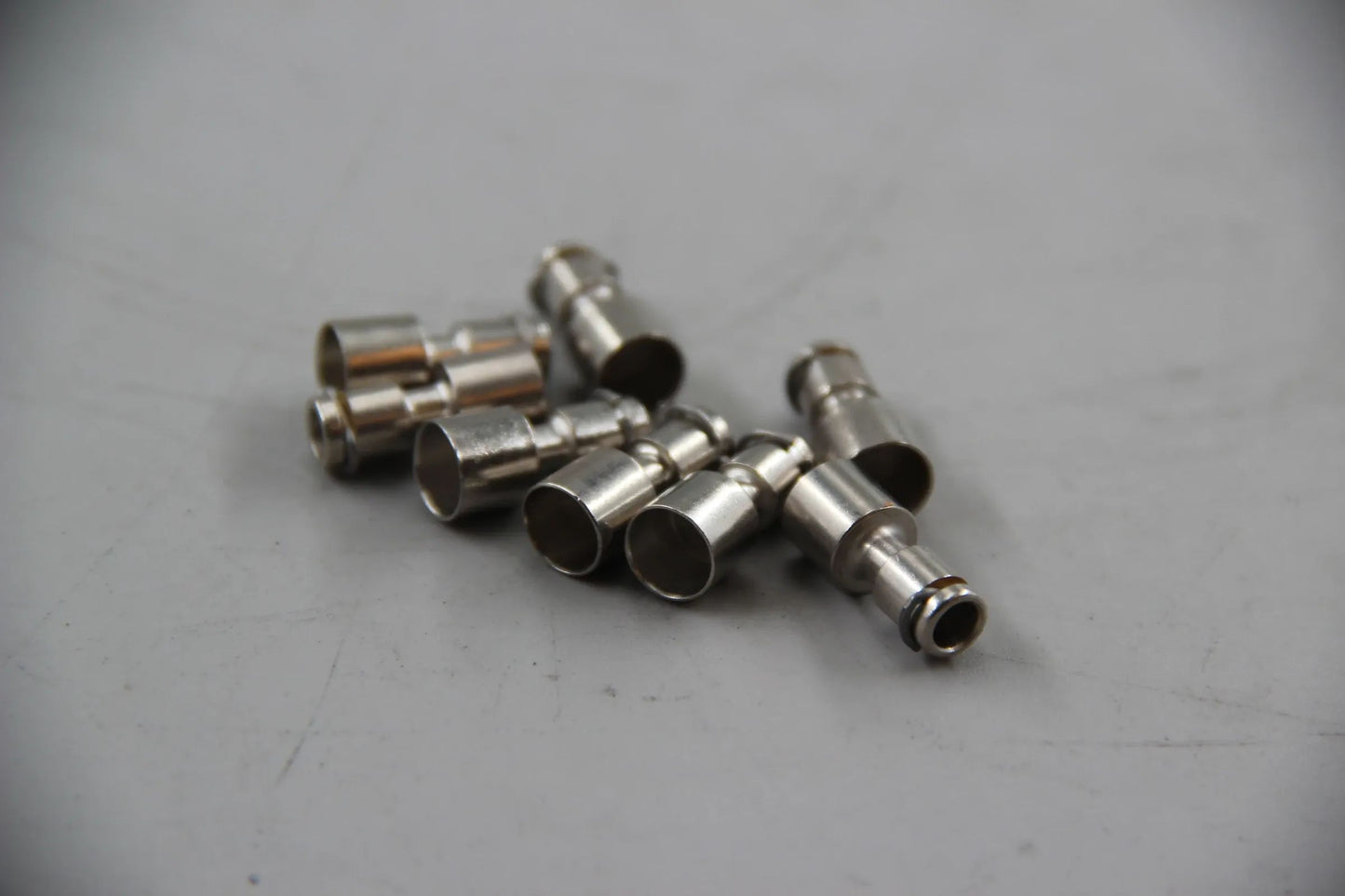Original BMW E21 E30 E36 E12 E28 E34 E24 E23 E32 E38 8x Rundstecker 12121705656