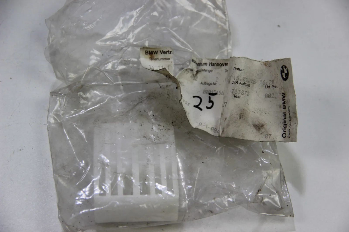 NEU BMW Original E34 E32 Distanzstück 16111179032 Clip 5er 7er