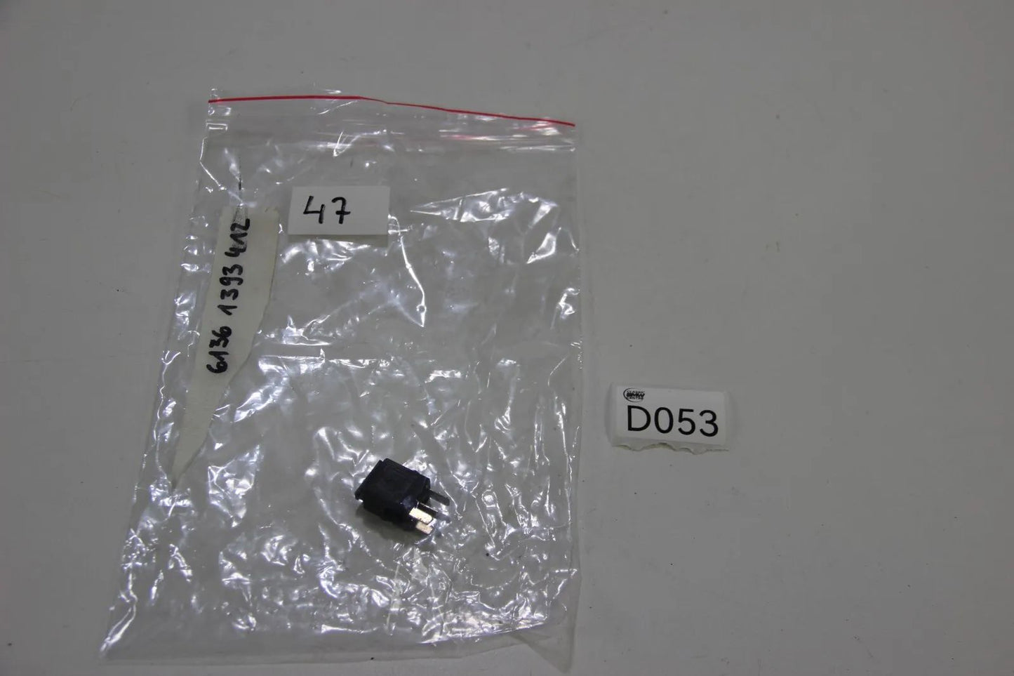 Original BMW E36 E34 E39 E32 E38 E31 Minirelais Schliesser schwarz 61361393412