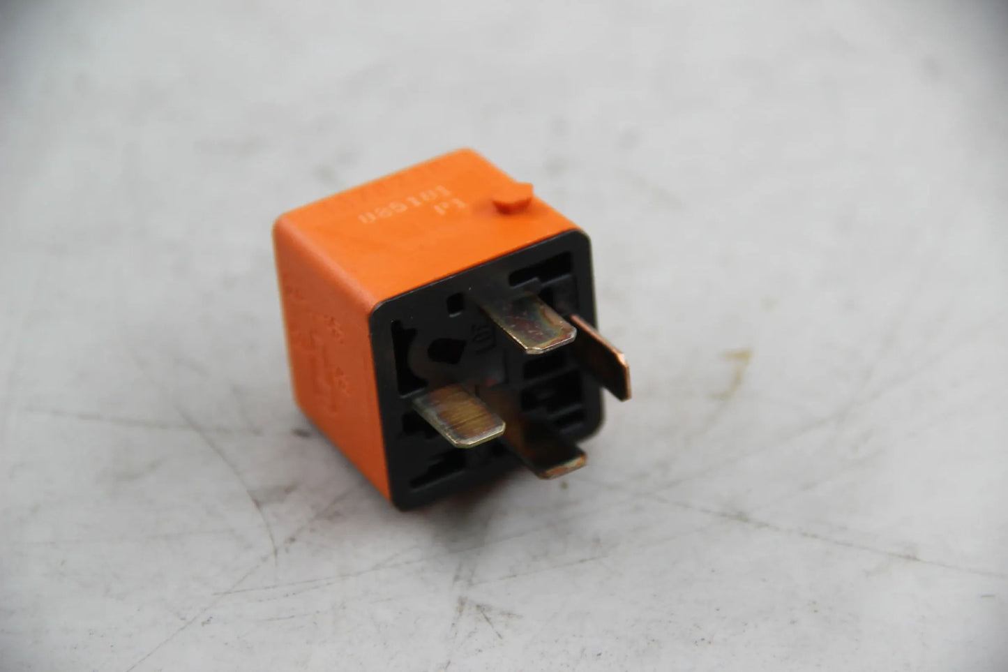 Orig. BMW E3 E9 E30 E28 E24 E23 E31 Relais Schliesser orange NOS NLA 61361378238