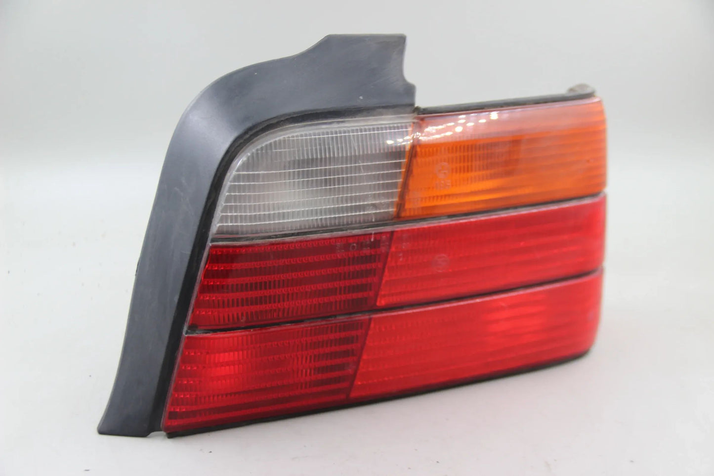 Original BMW E36 318i 325tds Limousine Heckleuchte rechts 63211387070