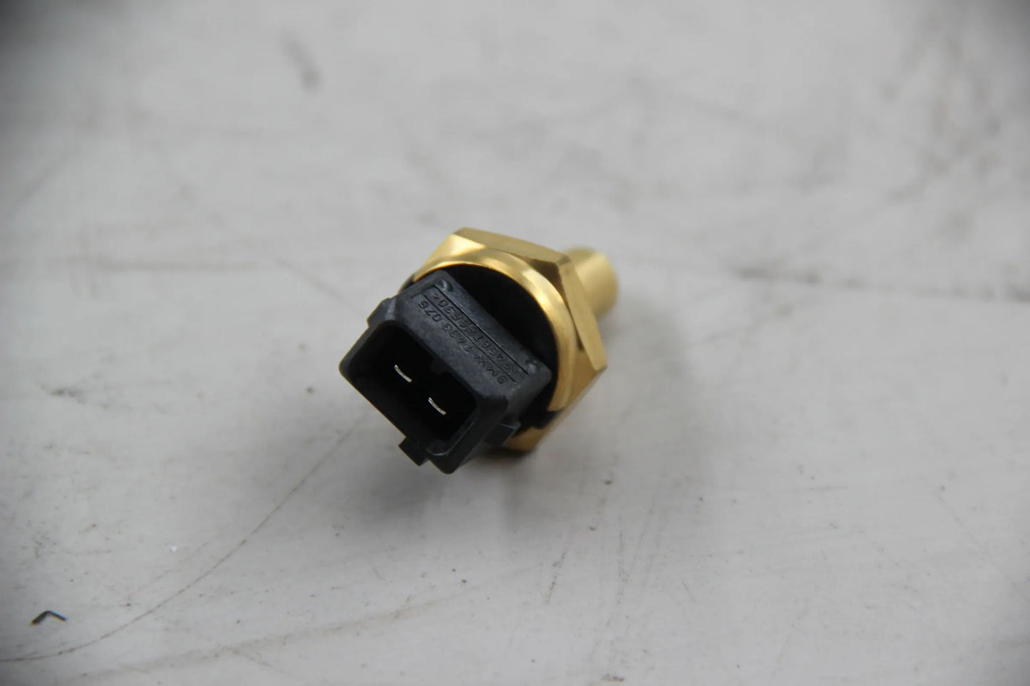 Original BMW E81 E88 E36 E93 E39 E63 E38 Temepratursensor Wasser/Öl 13621433076