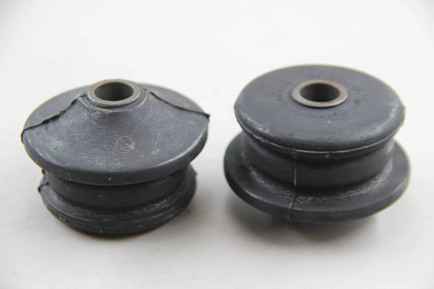 Original BMW E3 E9 E12 E24 628CSi 630CS CSi Satz Gummilager NOS 31121123552