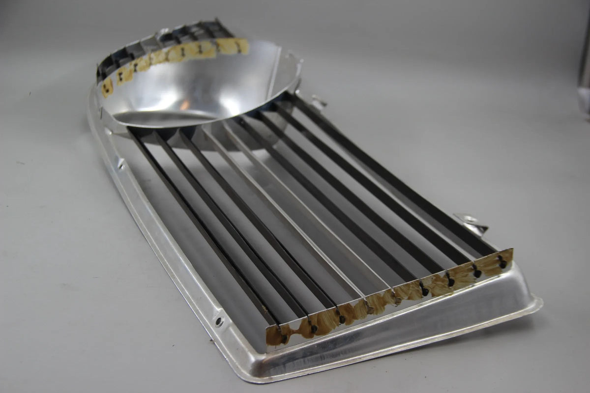 Original BMW NK 1800 4-Zyl. Ziergitter rechts schwarz-silber NOS NLA 51131802104