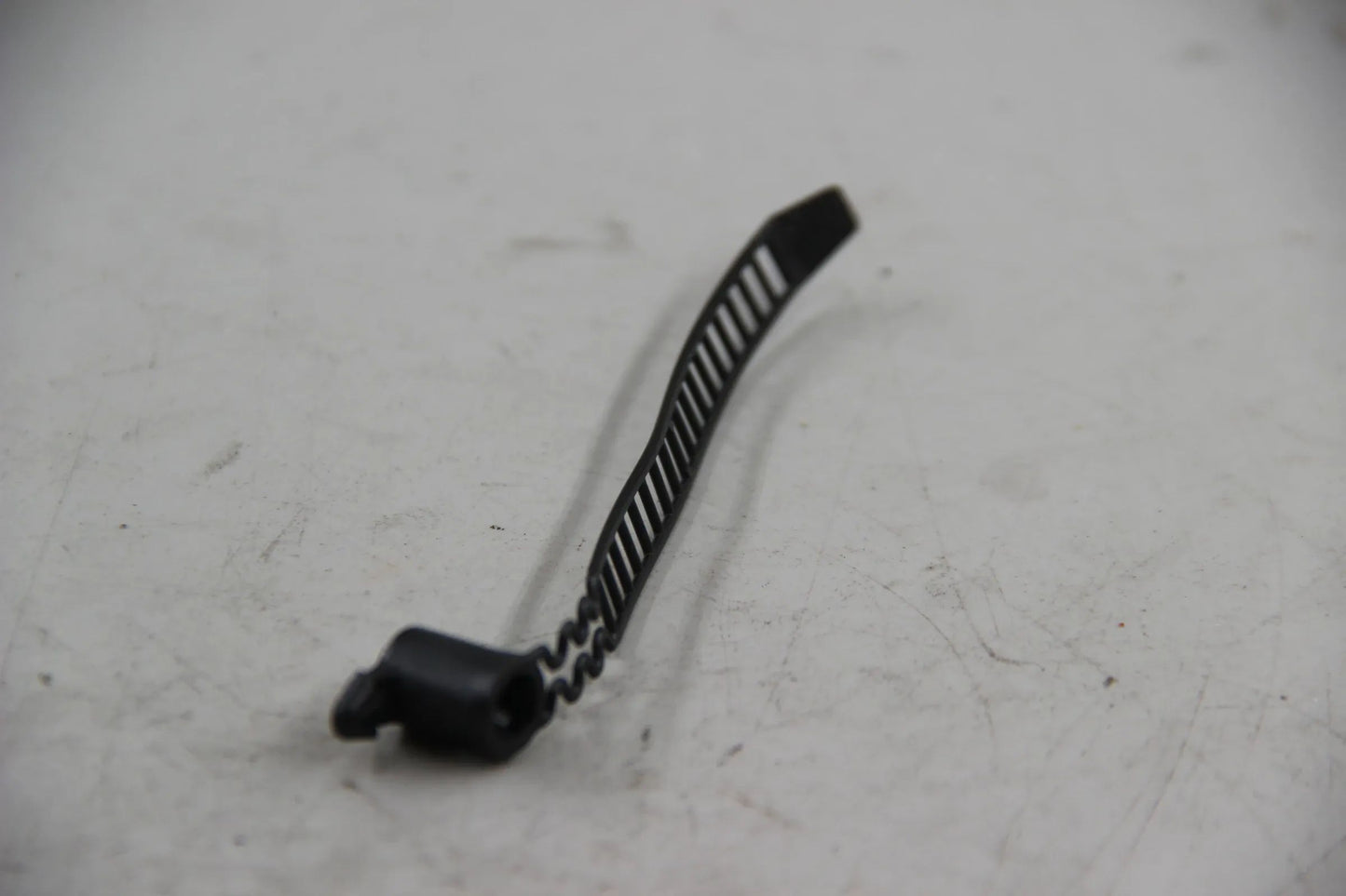 Original BMW E81 E88 E30 E93 E34 E61 E63 E32 E31 Kabelbinder L=119MM 61131373565