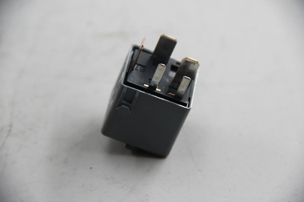 Original BMW E36 316i 318i-328i M3 Z3 ABS-Motorrelais mausgrau 61361393403