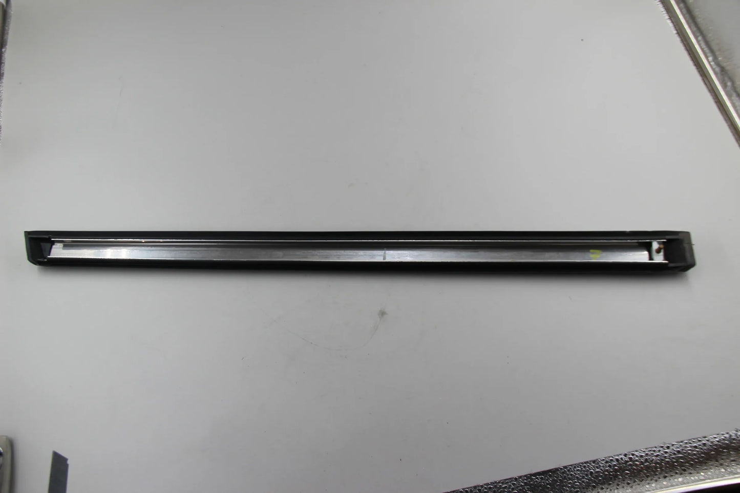 Original BMW E30 316i-325i Stossleiste Tür hinten links chrom NOS 51131904771