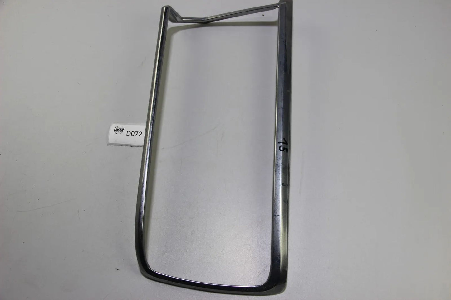 BMW E12 Heckleuchte Rücklicht Heckleuchte rechts chrom Rahmen taillight frame