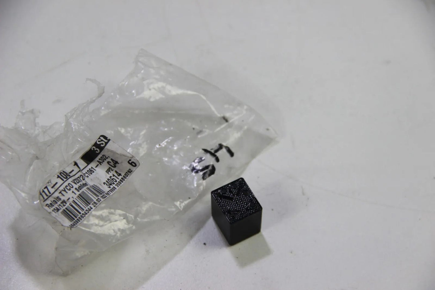 Original BMW Relais TYCO V23072 C1061 A302 15A/12V