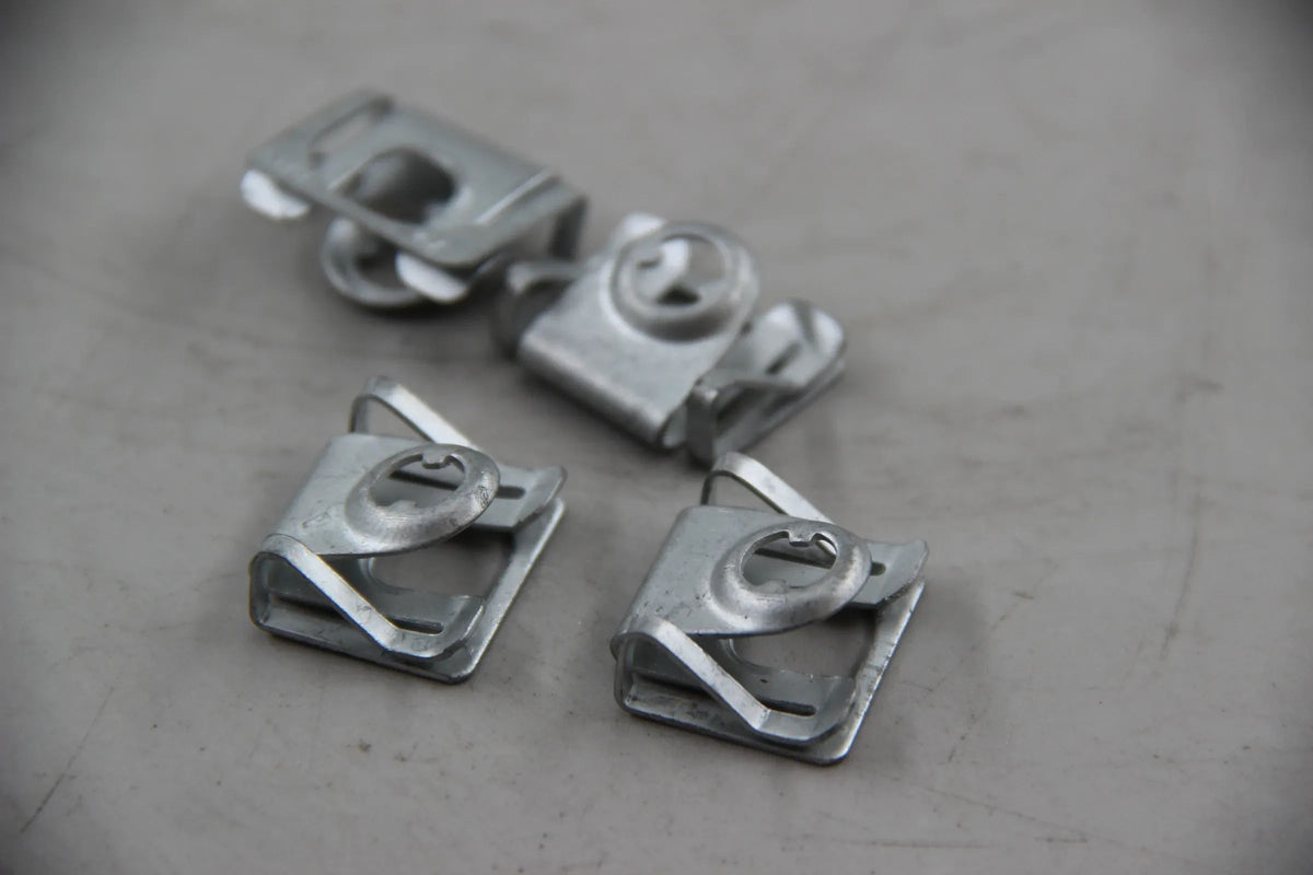 Orig. BMW E39 520i-540i E38 728i-750i L7 E52 Alpina V8 Z8 4x Klammer 51718176503