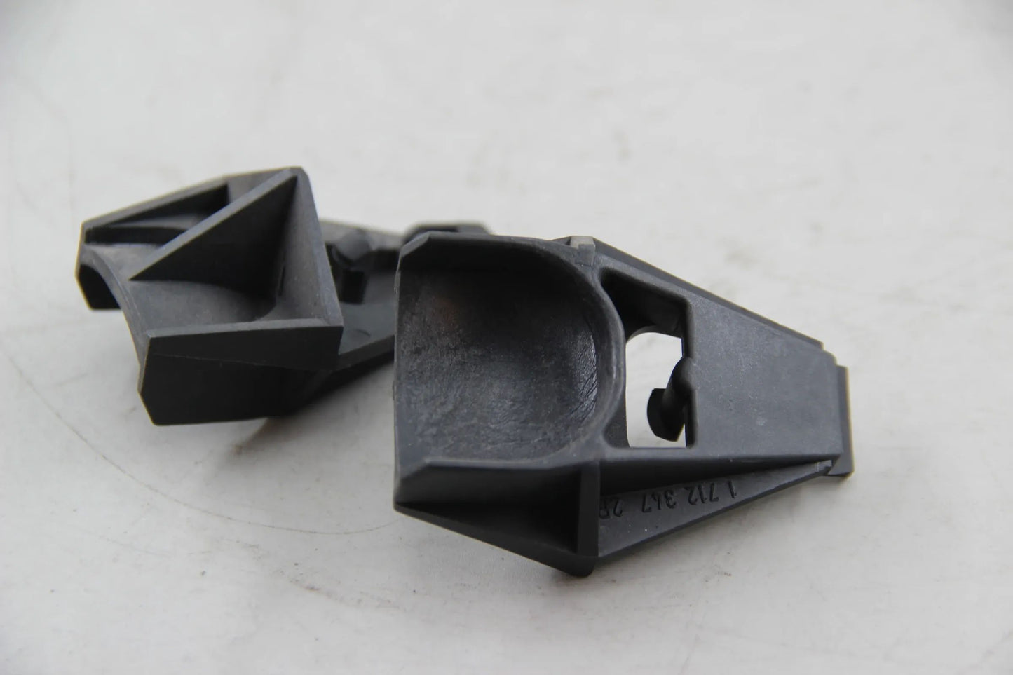 Original BMW 2x Halter Wasserkühler A=30MM 17111712347