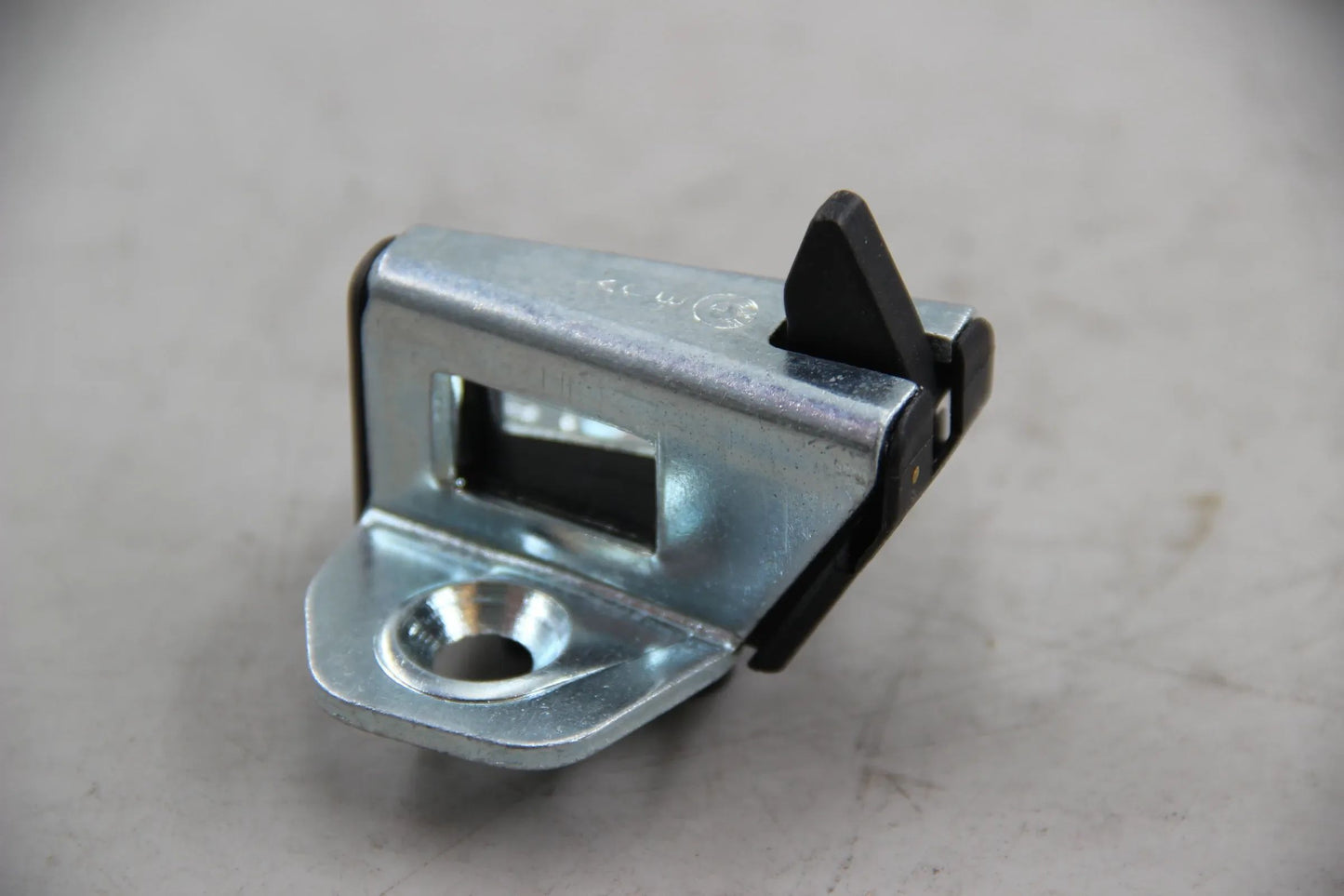 Original BMW Schalter Schliesskeil NOS NLA 61311374441
