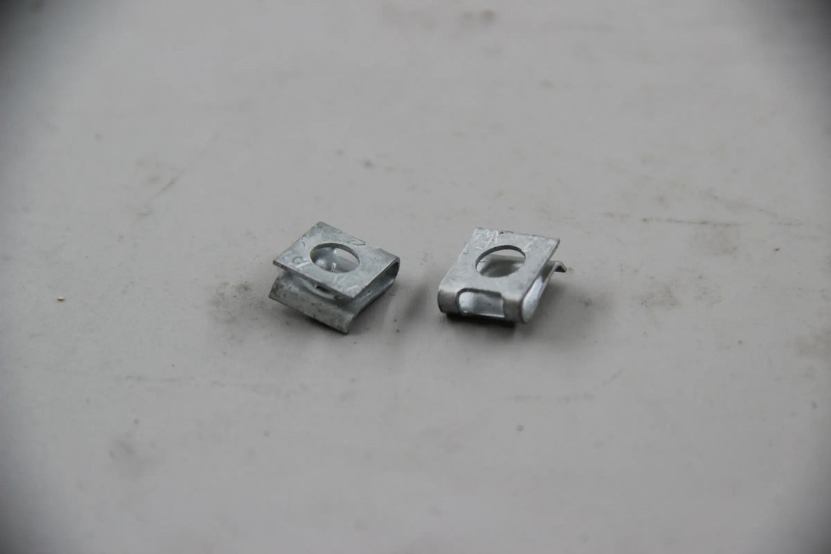 Original BMW E30 E46 E34 E39 E24 E23 E38 E9 2x Blechmutter ST4,2-3 07129925717