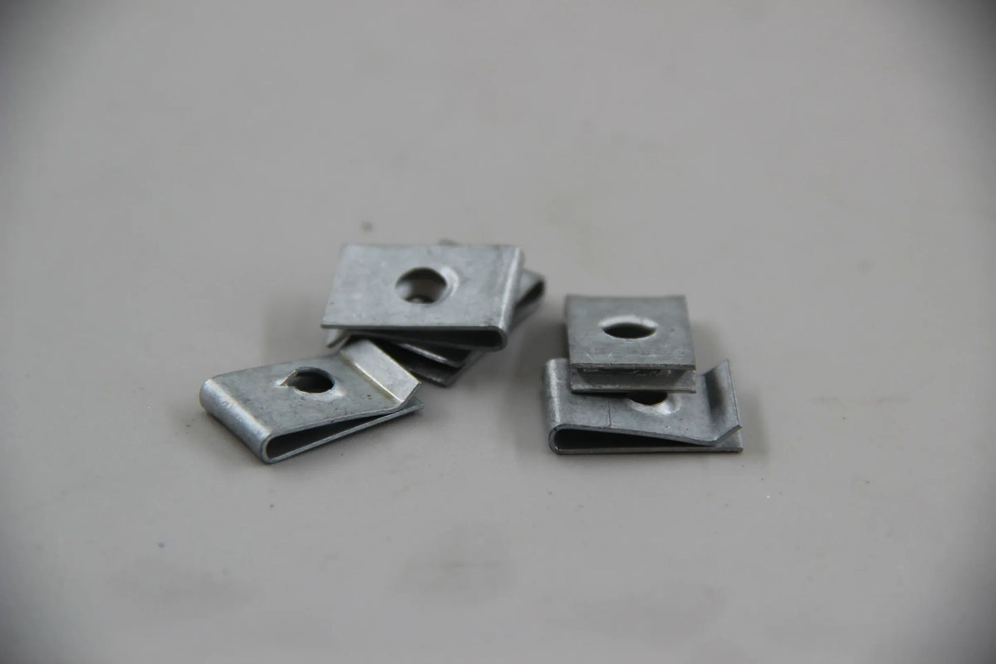 Orig. BMW E30 316i-325i M3 E28 E60 E24 E23 5x Blechmutter ST4,8-7-ZNS 07129901654