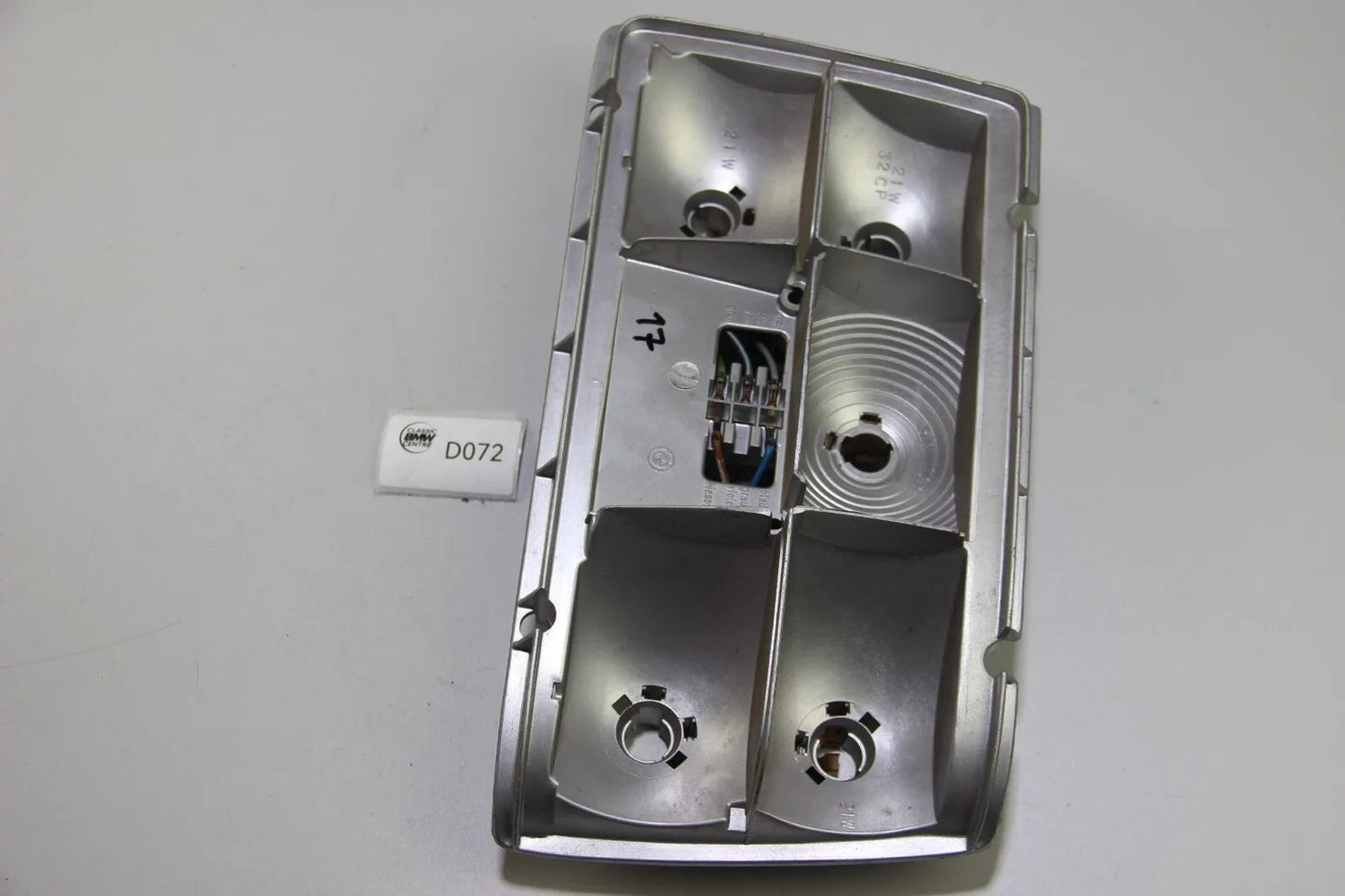 BMW E12 Lampenträger Rücklicht Heckleuchte Gehäuse rechts neu 63211354416