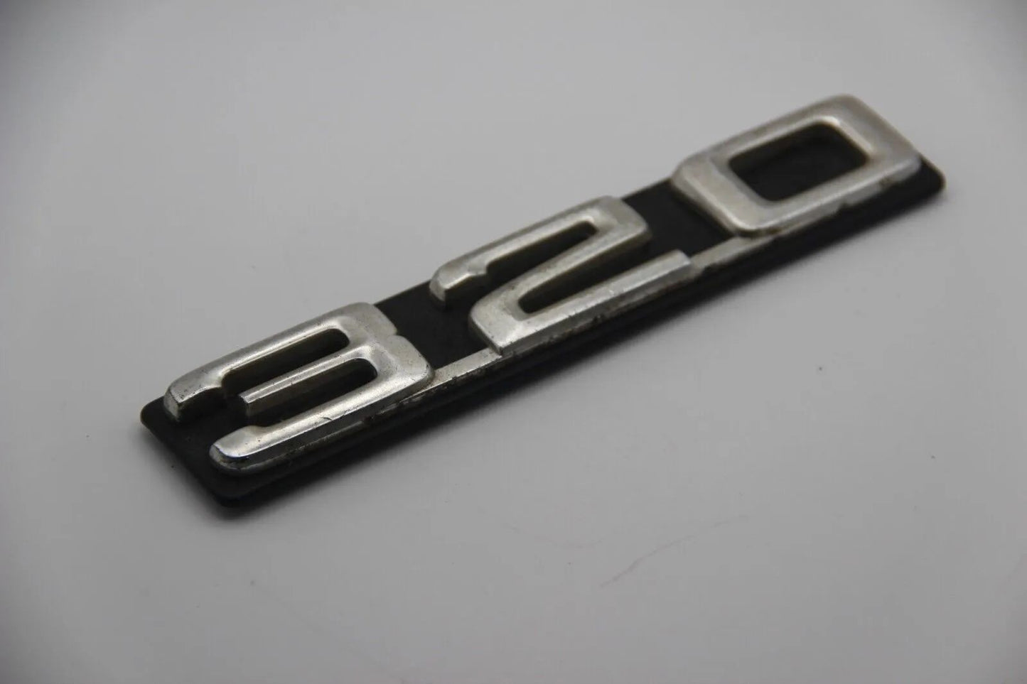 Original BMW E21 320i Modellbezeichnung Emblem Badge Schriftzug Schild