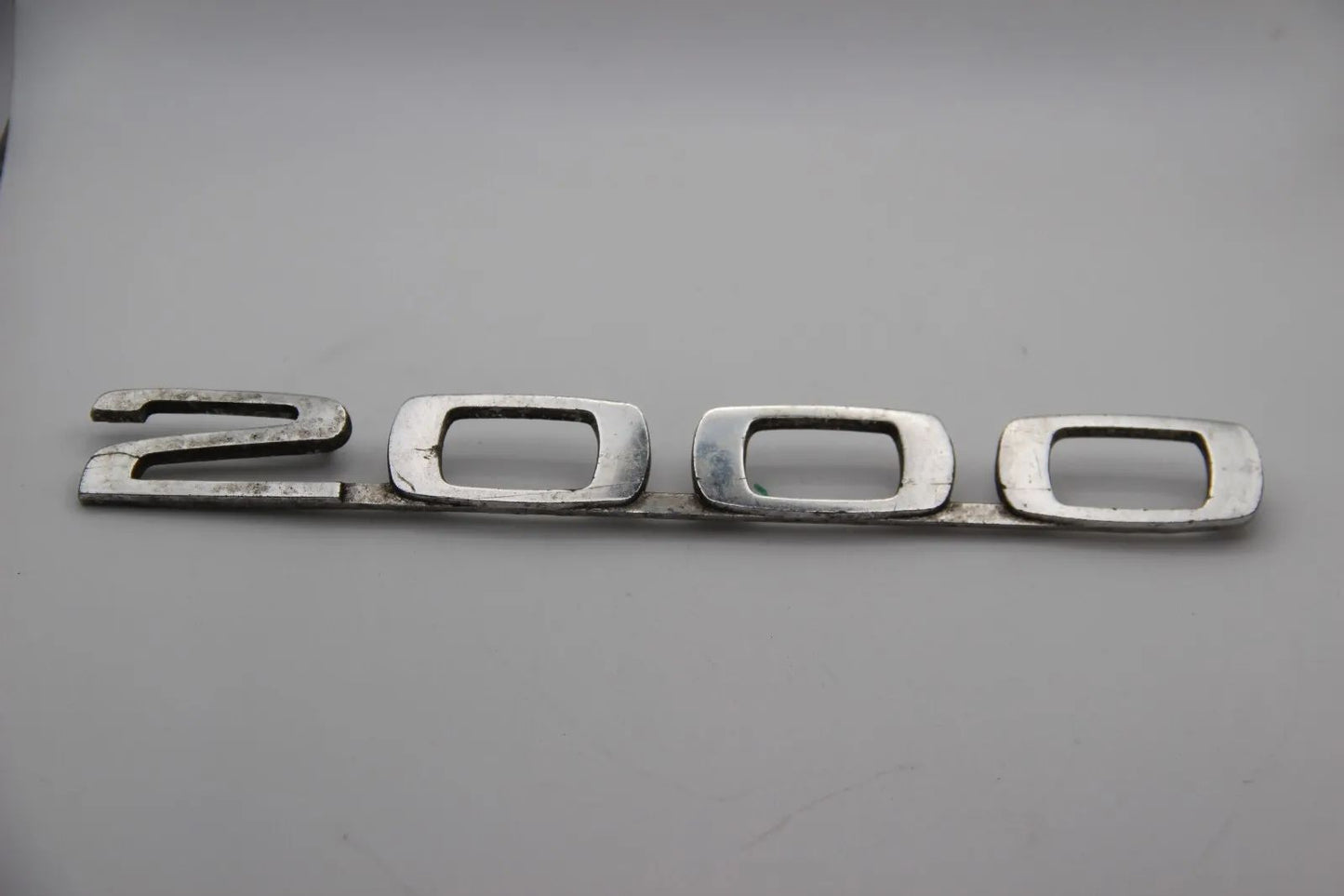 Original BMW Neue Klasse 2000 Modellbezeichnung Emblem Badge Schriftzug