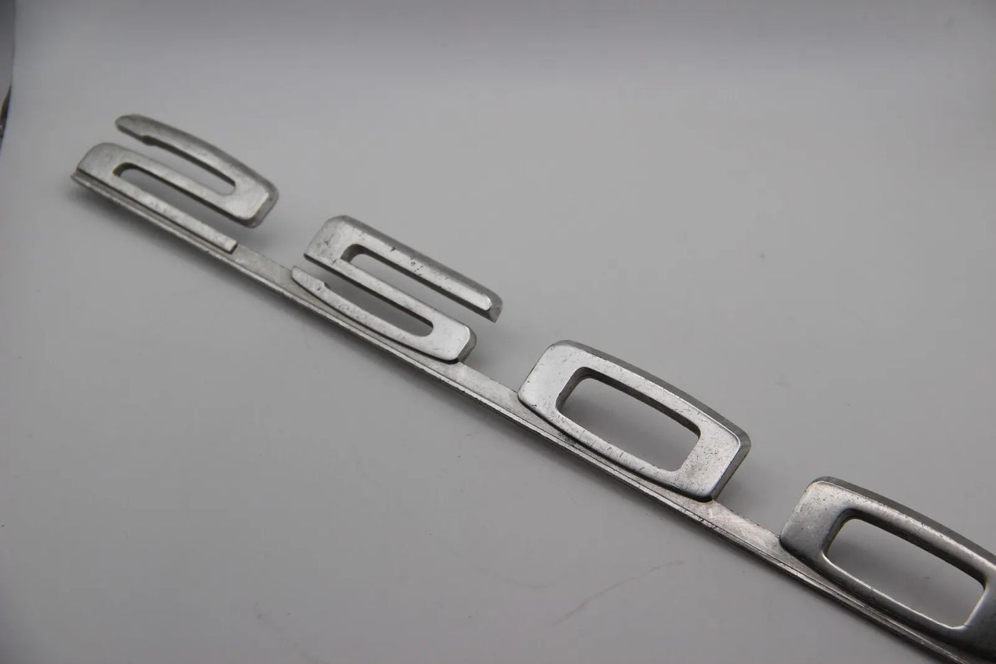 Original BMW E9 E3 2500 Modellbezeichnung Emblem Badge Schriftzug Typenschild
