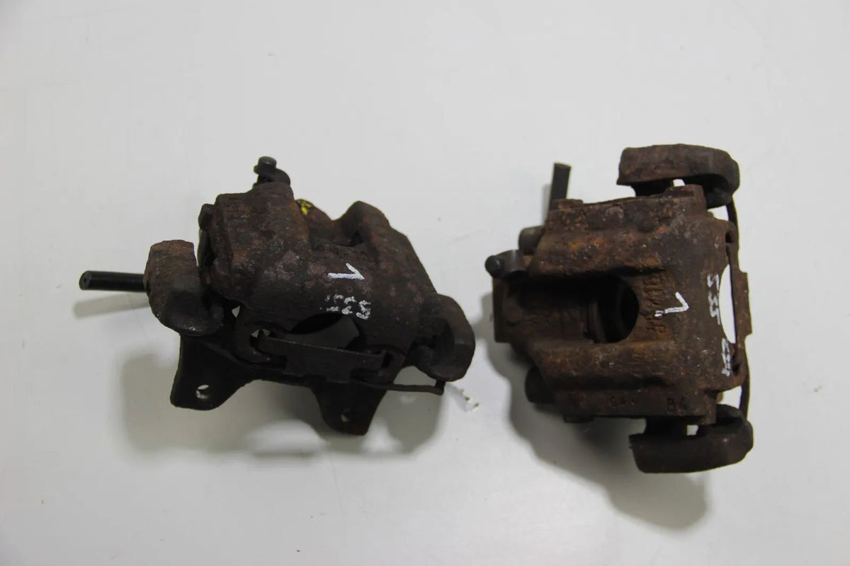 BMW Original Oldtimer E34 535 Bremssattel paar hinten mit Sattelträger
