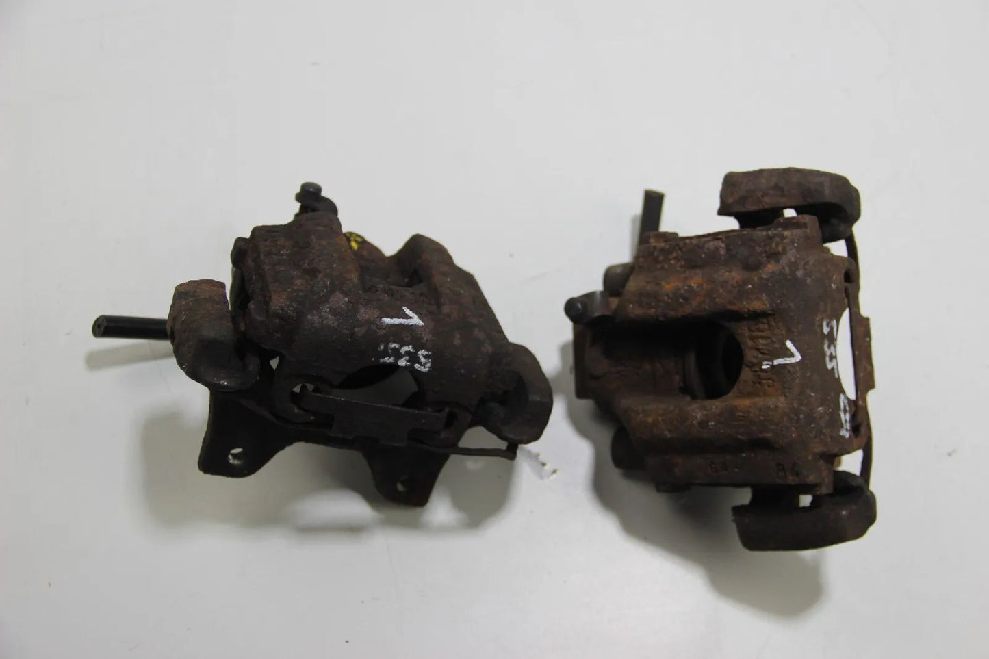 BMW Original Oldtimer E34 535 Bremssattel paar hinten mit Sattelträger