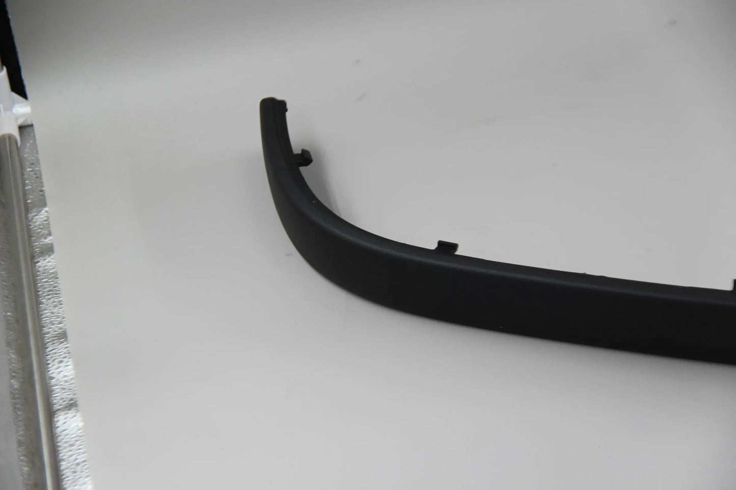 Original BMW E39 520i-540i Touring Stossleiste hinten rechts 51128183740