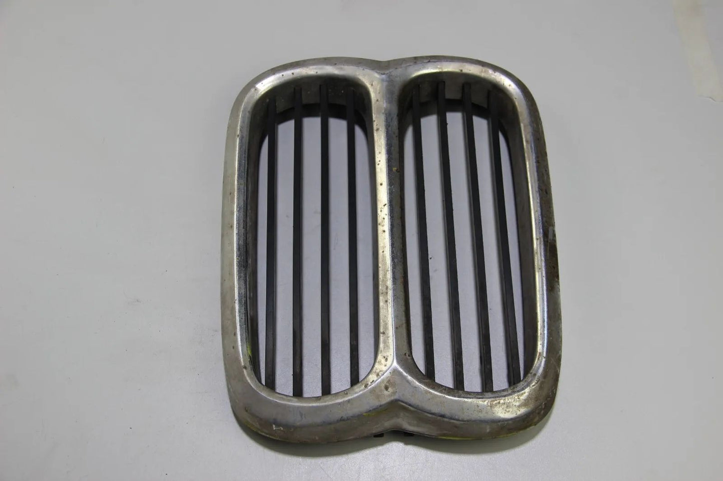 BMW E12 Ziergitter Mitte Niere Chrom 1817683 Grille Kidney