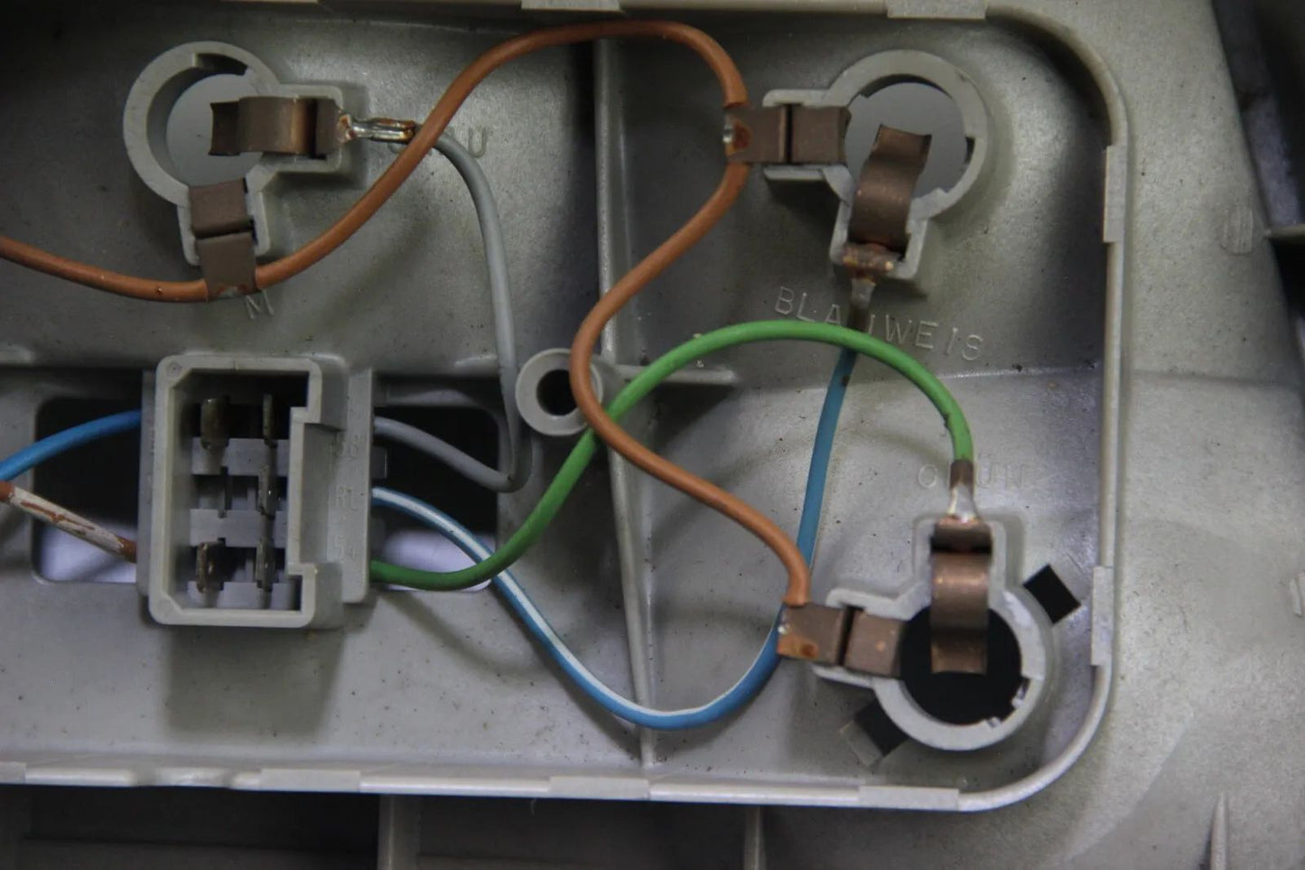 BMW E12 Lampenträger Rücklicht Heckleuchte Gehäuse rechts neu 63211354416