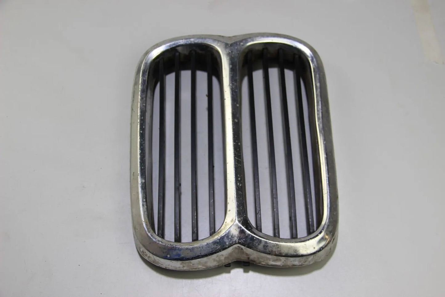 BMW E12 Ziergitter Mitte Niere Chrom 1817683 Grille Kidney