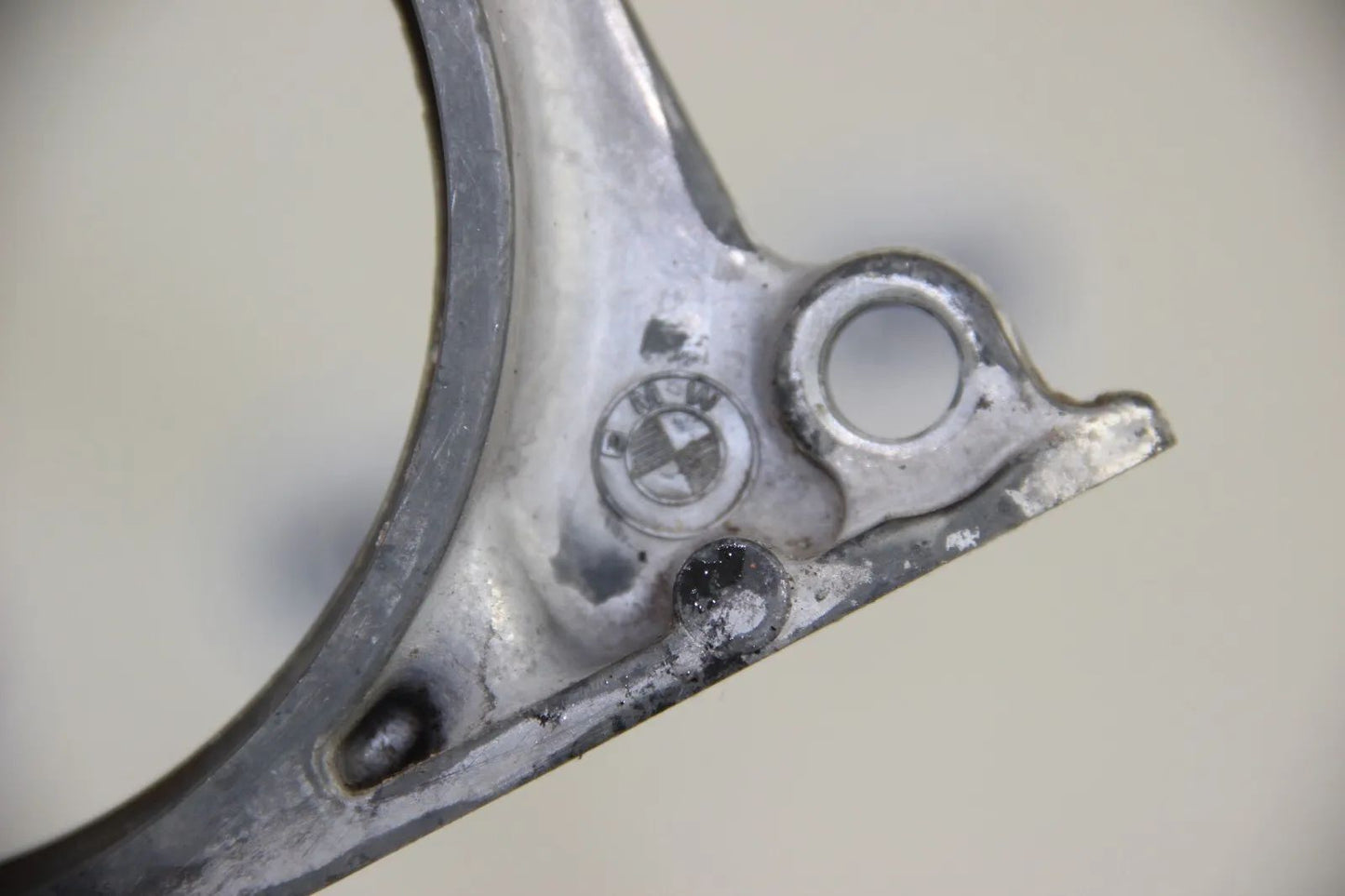 BMW E12 E23 E24 E32 E34 M30 Kurbelgehäuse Abschlussdeckel Stirndeckel 1250033