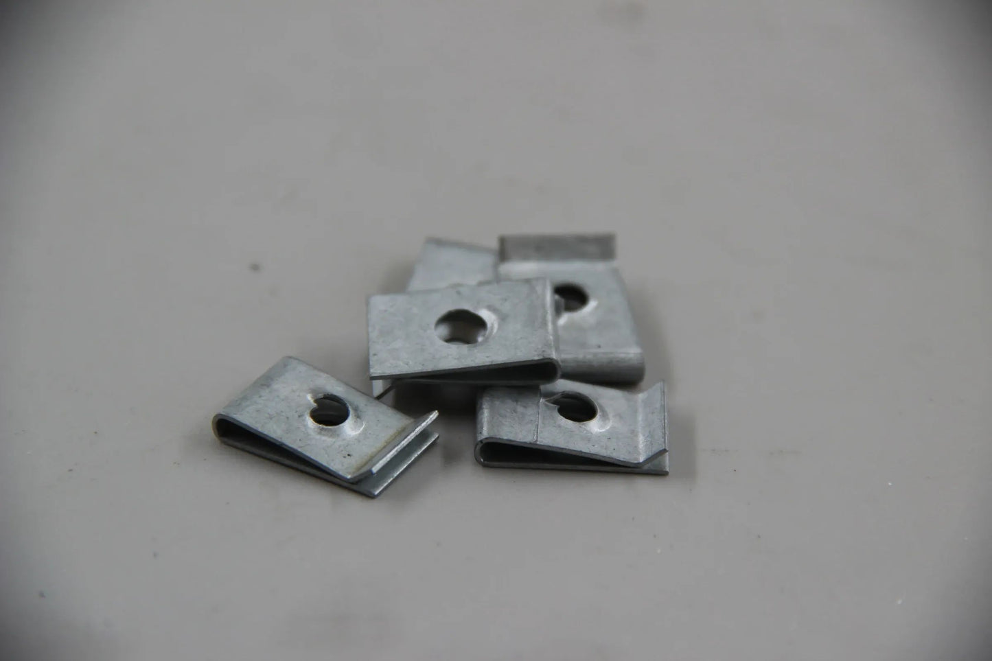 Orig. BMW E30 316i-325i M3 E28 E60 E24 E23 5x Blechmutter ST4,8-7-ZNS 07129901654