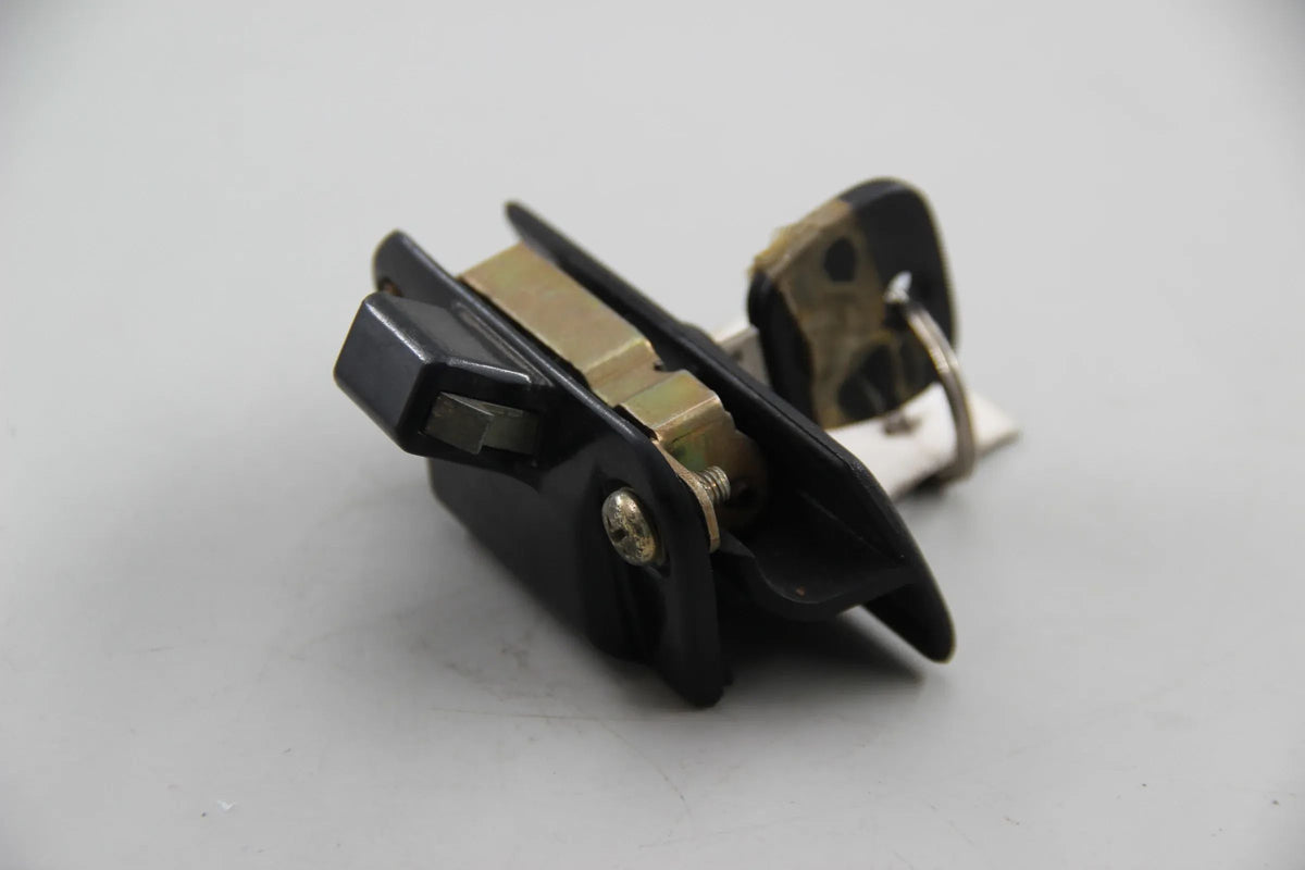 Original BMW E30 324d Verschluss mit Schlüssel Handschuhfach 51161853002