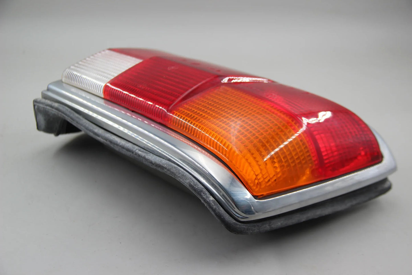 Original BMW E12 518-528 Heckleuchte mit Nebelschlusslicht links 63211354415