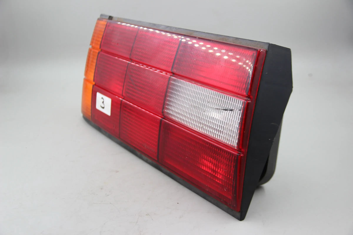 Original BMW E30 316i-325i Heckleuchte mit NSL links beschädigt 63211386089