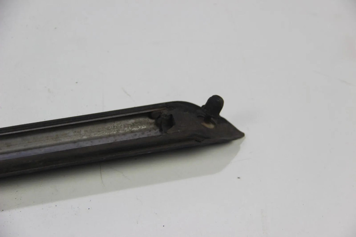 Original BMW E30 VFL 316i-325i Stossleiste Seitenwand hinten links Chrom 1876133