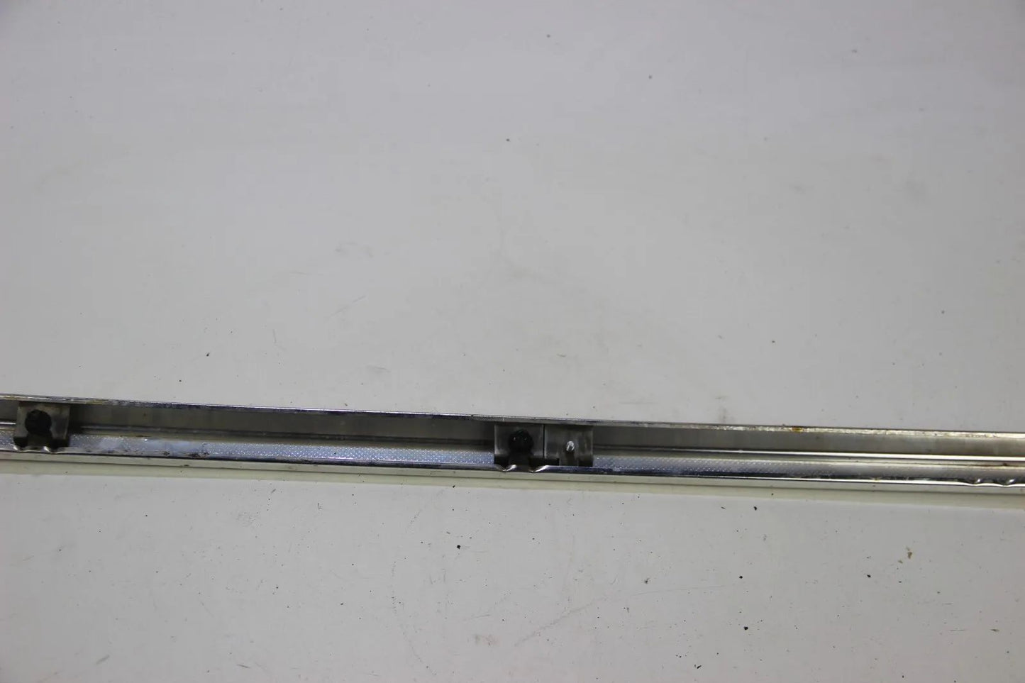 BMW E10 1502-1802 2002  bis 71' Chrom Leiste Abschlussblech hinten Rundleuchter