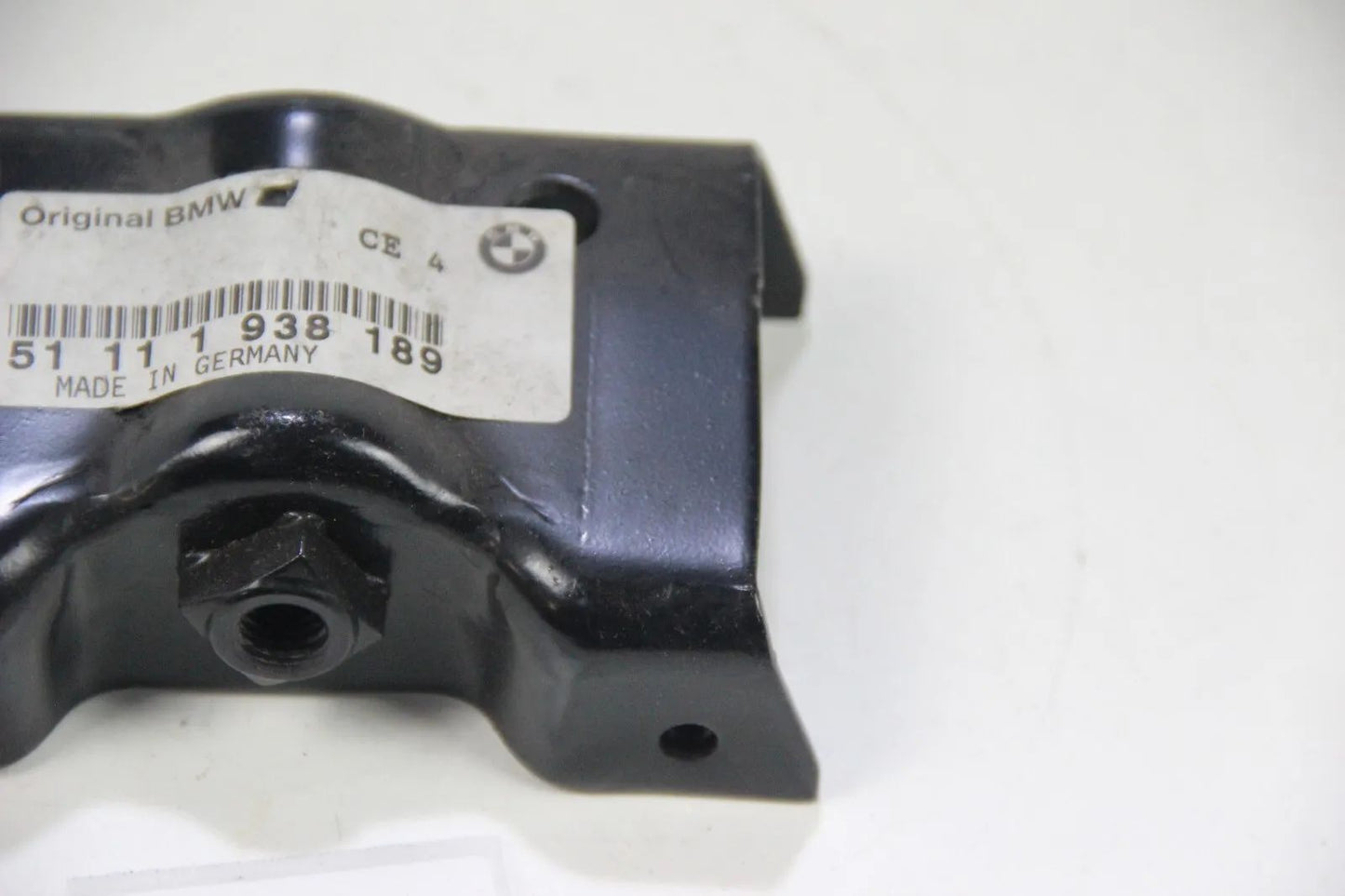 Original BMW E32 730i-750iLS Halter vorne Stoßstange Bumper 51111938189