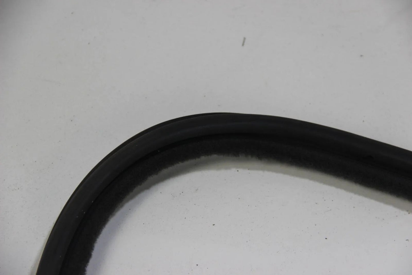 BMW E30 4-Türer Limo Touring 316i-325i Türdichtung hinten rechts Kantenschutz