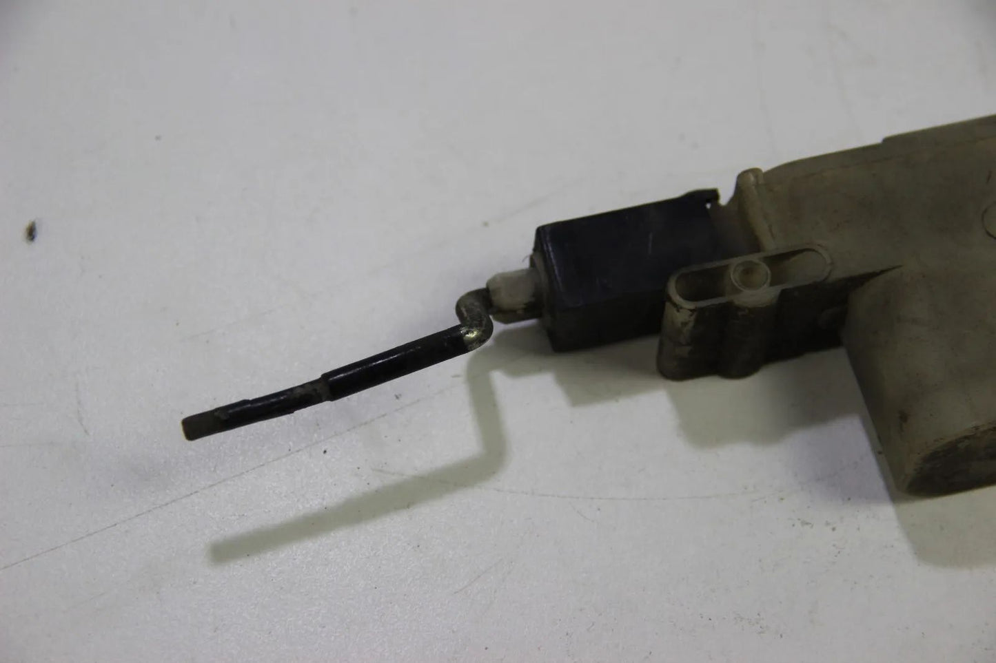 Original BMW E30 M3 Stellantrieb Einfüllklappe Tankklappe 51261372572