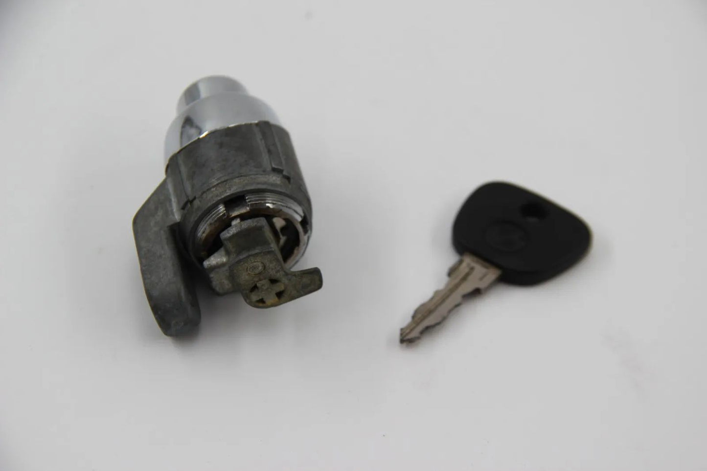 Original BMW E23 7er  Heckklappenschloss + Schlüssel  512418706071