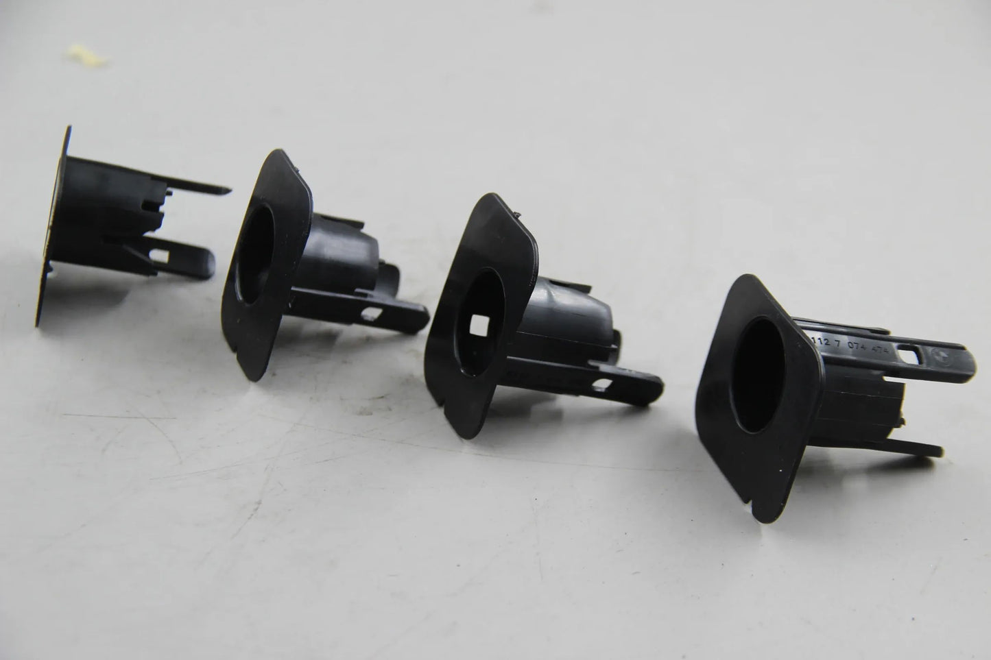 Orig BMW E60 520i-550i E61 523i-550i Satz Aufnahme PDC-Sensor hinten 51120432217